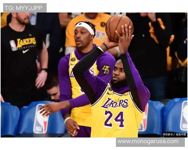 湖人逆转击败快船，詹姆斯砍下三双秀！赛后球迷热议肯巴-沃克的大暴走表现